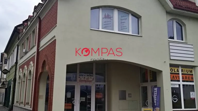 PONÚKAME NA PRENÁJOM OBCHODNÉ PRIESTORY V PRIAMOM CENTRE ZVO