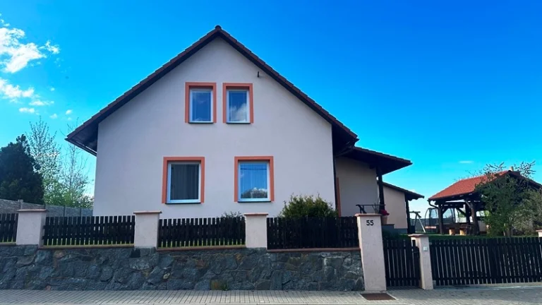 Prodej rodinného domu 252 m² s pozemkem 894 m²