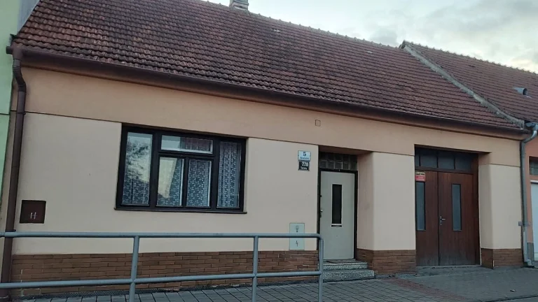 Prodej rodinného domu v centru Tuřan, ideální k rekonstrukci