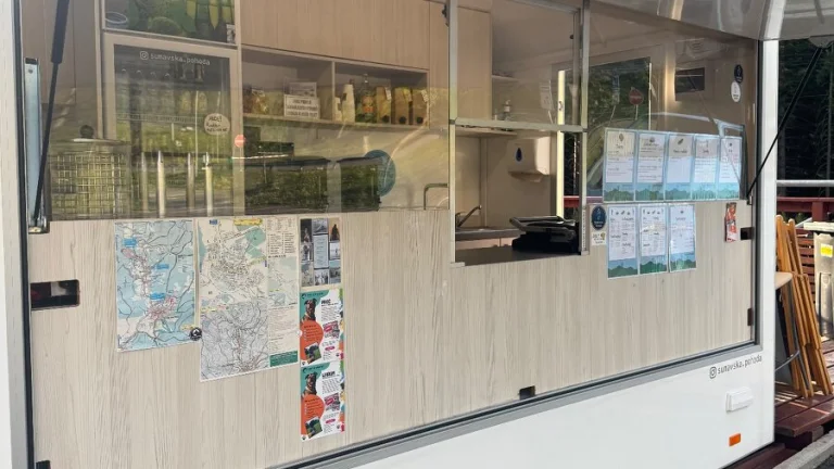 Pojízdný stánek (food truck, stánek se zmrzlinou)
