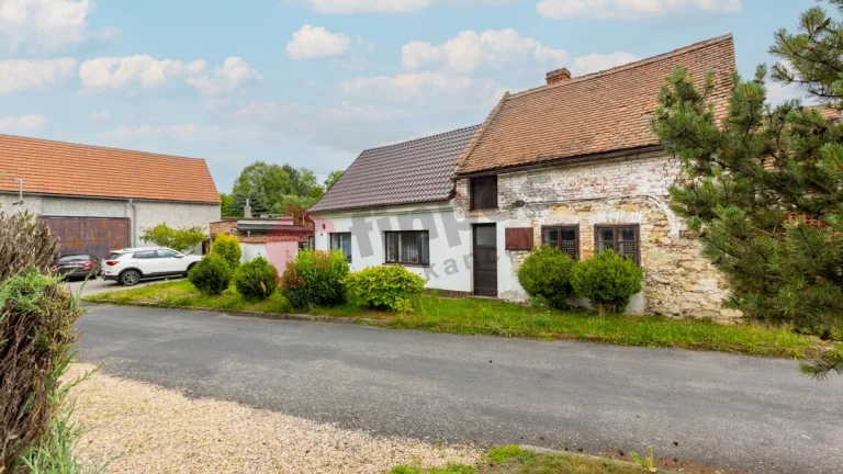 Prodej rodinného domu 4+kk s vedlejší stavbou a garáží v ob