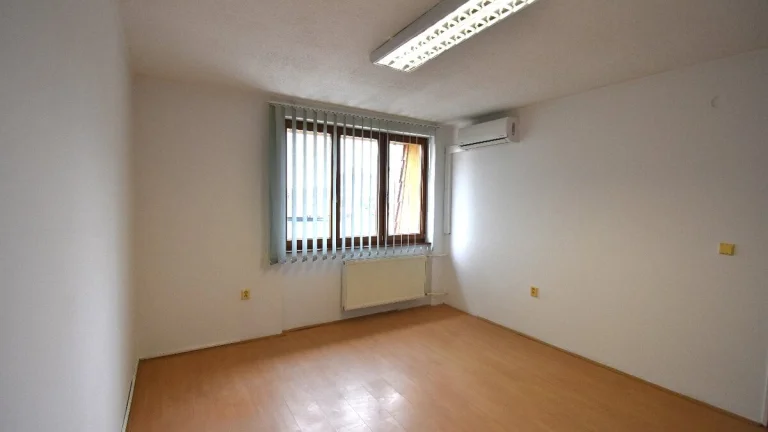 Kancelársky priestor na prenájom, 14,91 m², Galanta