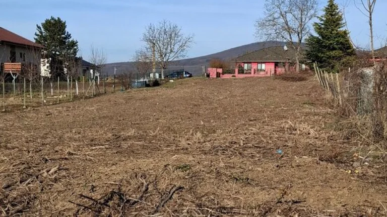 Predaj pozemok . Podhorany , časť Mechenice , 1413 m2