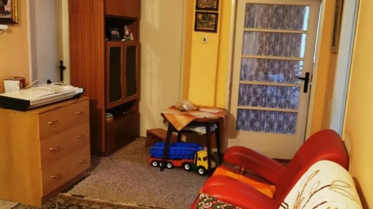 Ponúkame na predaj poschodový rodinný dom v Nýrovciach