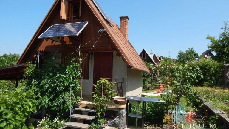 SPEKTRUM REALITY- Na Predaj murovaná chatka s pozemkom 315 m