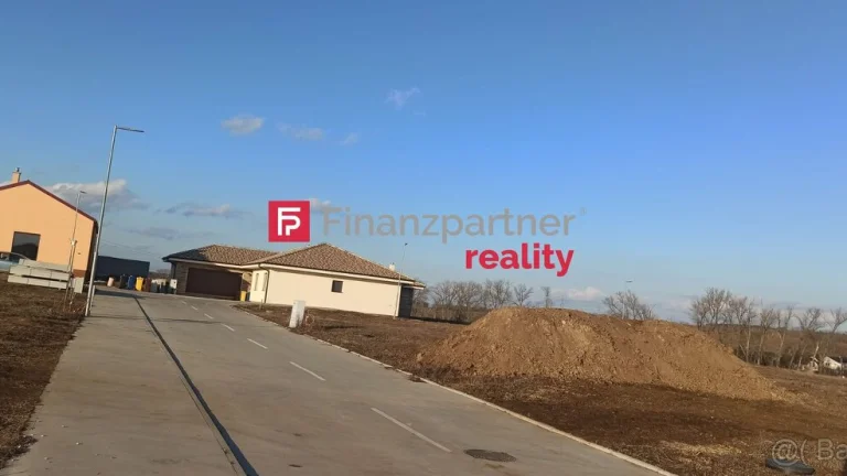 Stavebný pozemok 6,3 áru a 7,2 áru neďaleko NR, TO, HC, PN