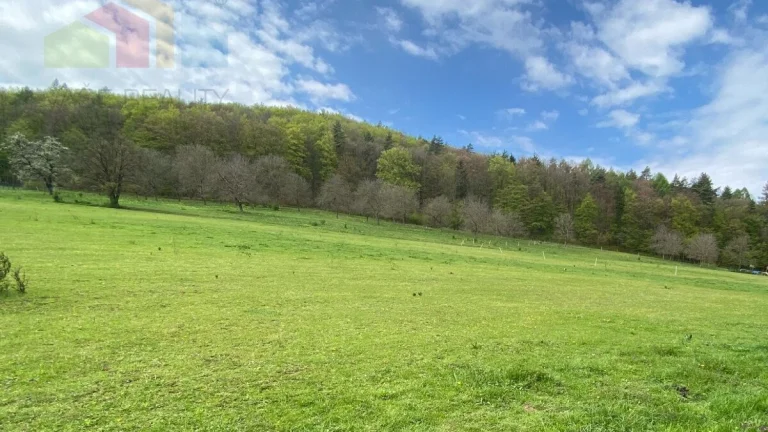 Krásny pozemok pod lesom v Ilave - 1500 m2