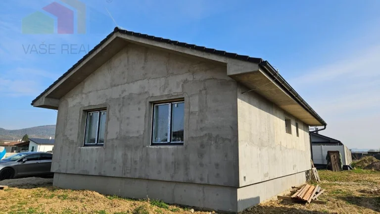 REZERVOVANÉ - Novostavba - 3 izbový bungalov v obci Horovce