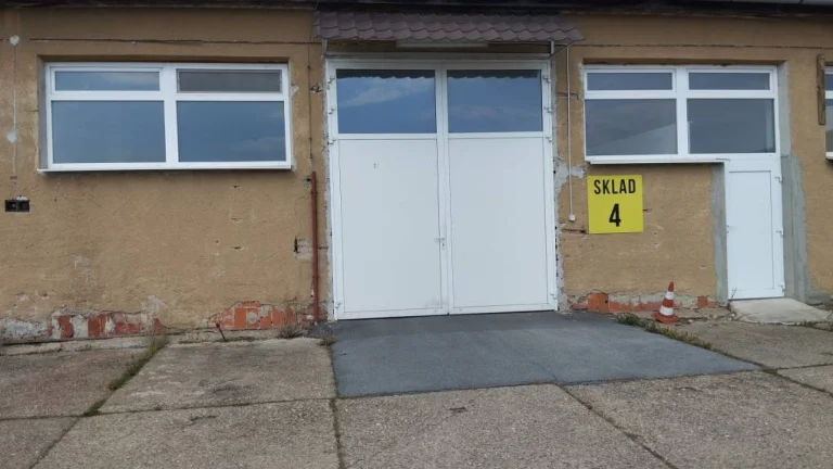 STROJNÍCKA: SKLAD č.4 - 228 m2,sociálne záz.,kanc.+spev. pl
