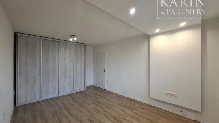 Kompletne zrekonštruovaný 1-izbový byt 38 m2 Zlatý potok