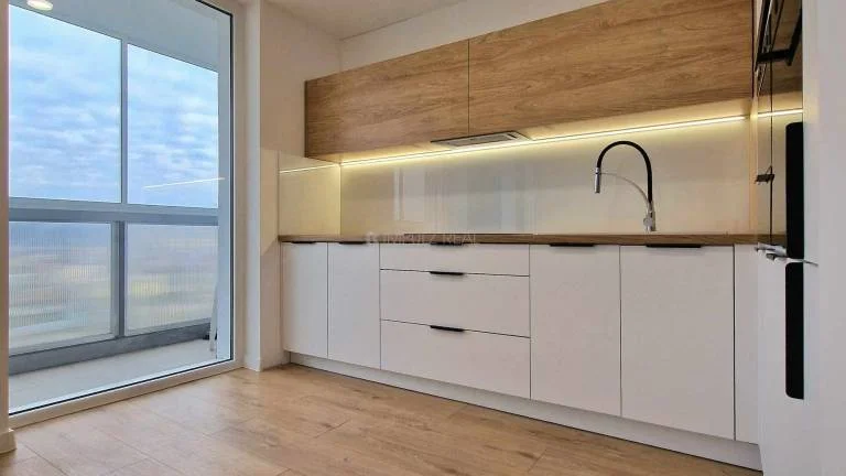 3 izbový, 68m2, 6m loggia, Terasa, Kežmarská, nová rekonštru