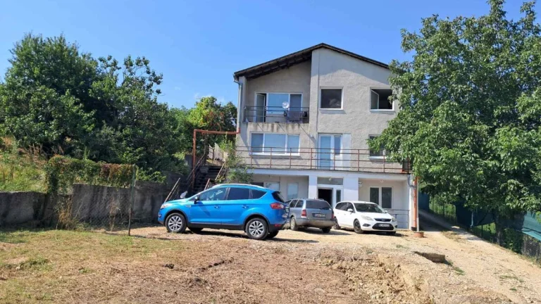 Investícia - Predám veľký RD ktorý ma zapísané 3byty na LV