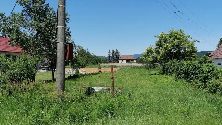 STAVEBNÝ POZEMOK v centre obce Nižný Skálnik
