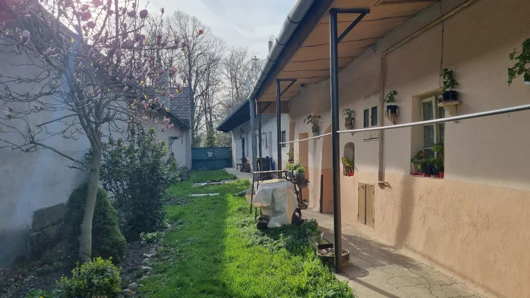 NA PREDAJ 2 x RODINNÝ DOM a POZEMOK 1099 m2 POBEDÍM