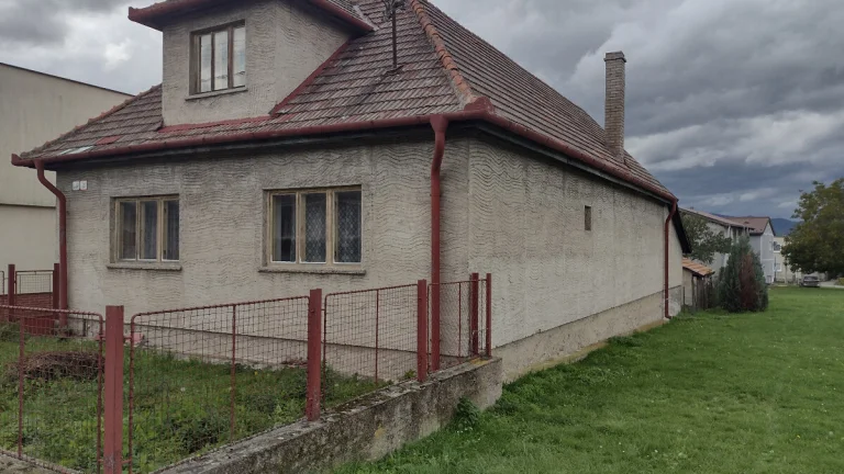 Dom so záhradou, Kamenec pod Vtáčn