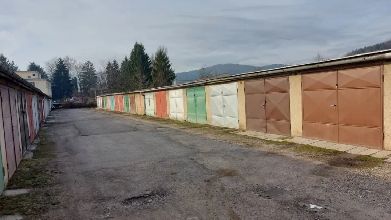 PONUKNITE NA PREDAJ GARÁŽ