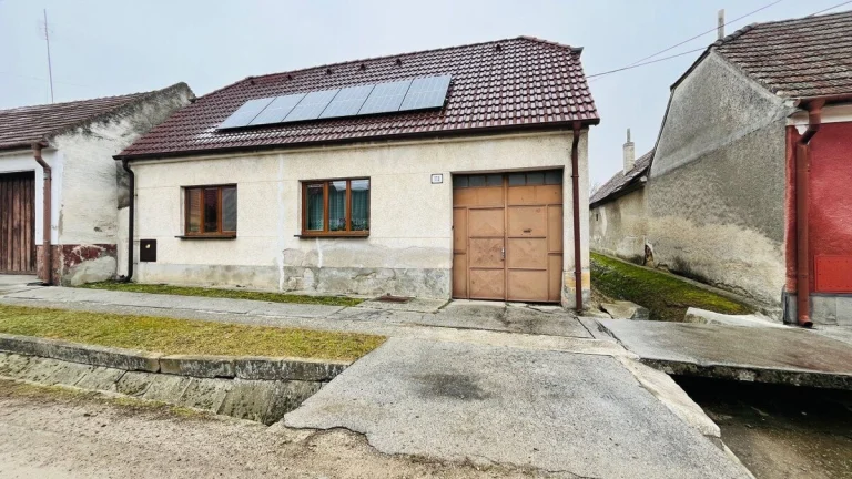 Na predaj: Starší rodinný dom v obci Horné Dubové – 130 000