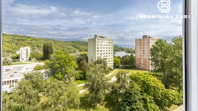 Na predaj 3-izbový byt, 67 m2, čiastočne zrekonštruovaný, Bu