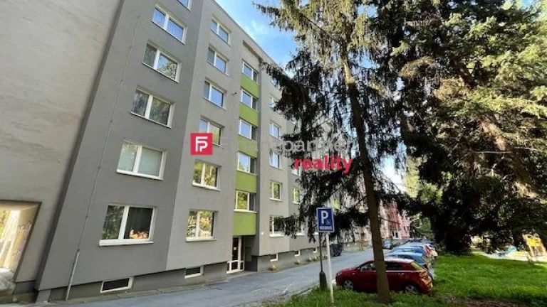Veľký 2 izb zrekonštruovaný byt pri hotely Dukla (F613-113-A