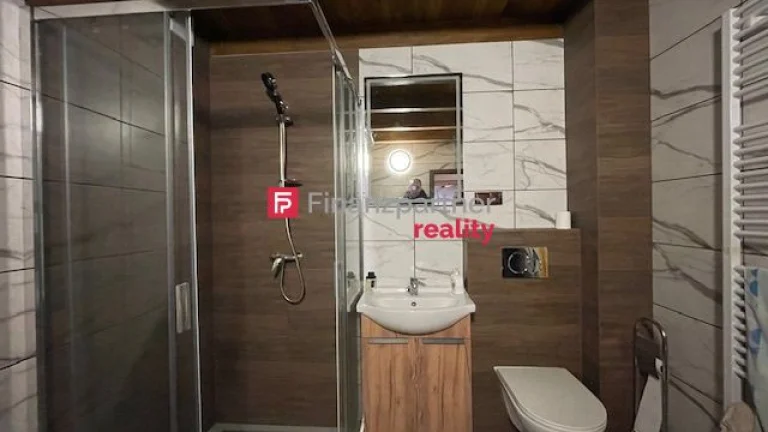 Nadštandartný podkrovný apartmánový byt na Hlavnej ulici (F4