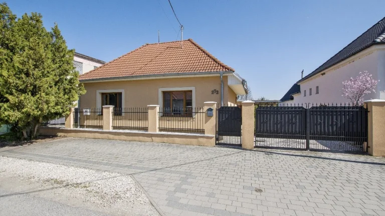 Rodinný dom s vidieckým štýlom na predaj v obci Tomášikovo