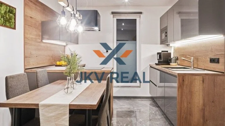 JKV Real ponúka na predaj pekný poschodový rodinný dom, Malé