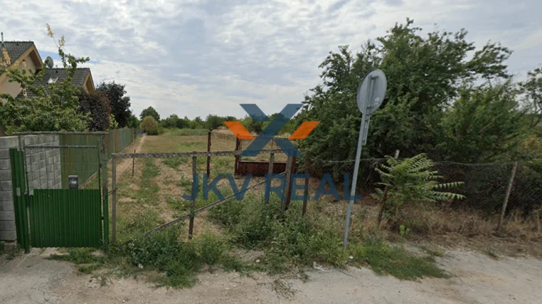 NA PREDAJ ROVINATÝ POZEMOK V P.BISKUPICIACH