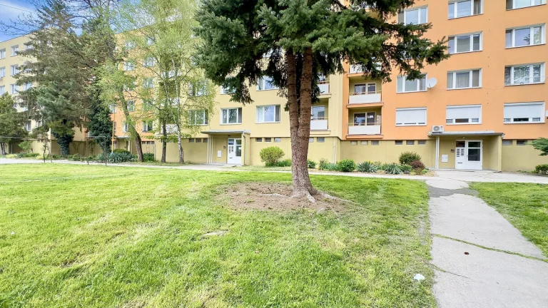 BOSEN | Priestranný 2 izbový byt s pekným výhľadom , 64m2.