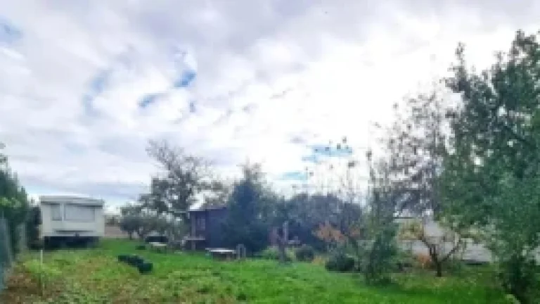 Predaj pozemku z mobilným domom v Nesvadoch