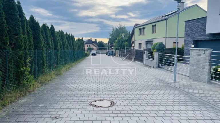 Predaj slnečný stavebný pozemok v Záhorskej Bystrici-Vlkovka