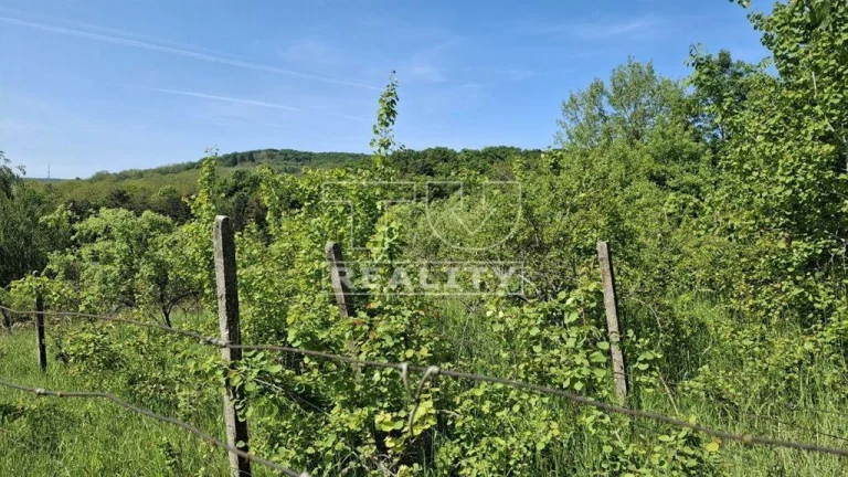 Čarovný rekreačný pozemok 14,9 árov, na hranici...
