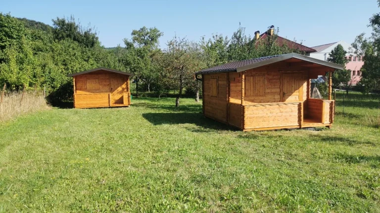 Krásny pozemok 700m2 s dvoma chatami