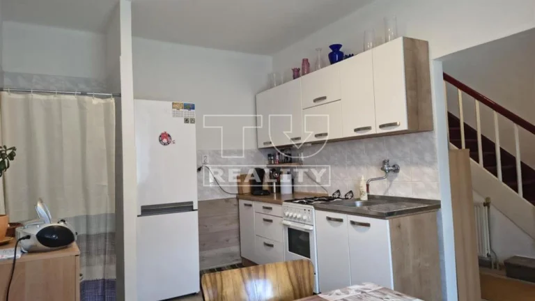 Na predaj priestranný 3-izbový byt (118,5m2) v obci...