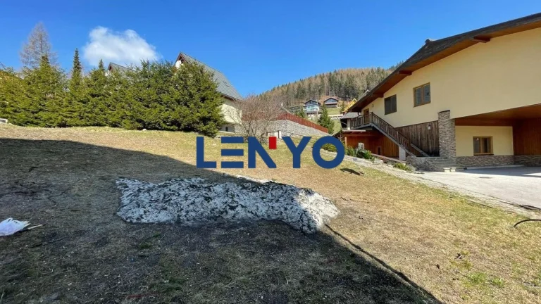 Centralizovaný pozemok priamo v Donovaloch + staveb povol