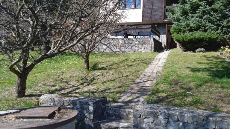 Murovaná chata Veľká Lodina - možné celoročné bývanie
