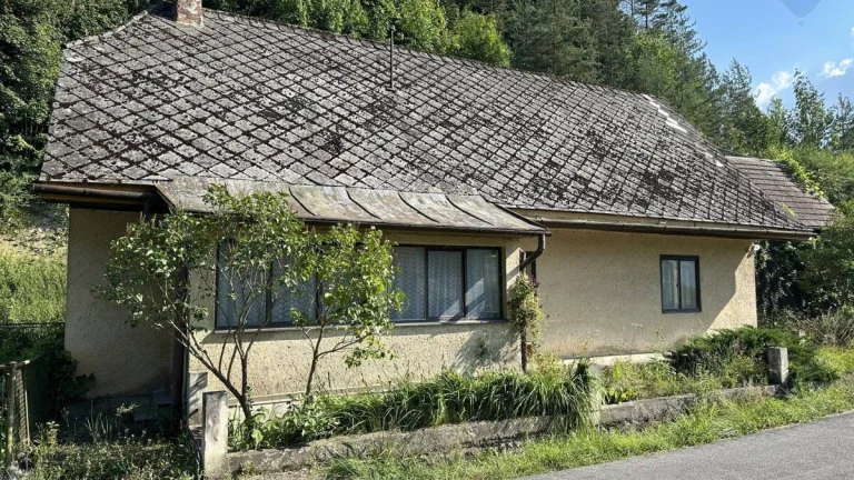 NA PREDAJ: Rodinný dom vhodný ako chalupa na samote s celoro