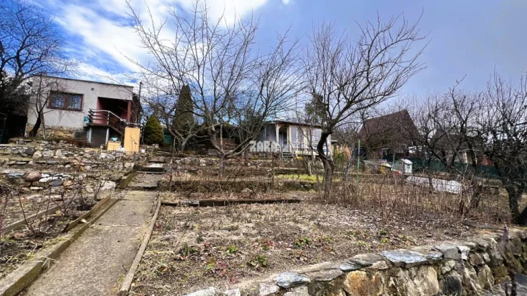 Košice- Sever - Kalvária, Račí potok III, Chata so záhradou