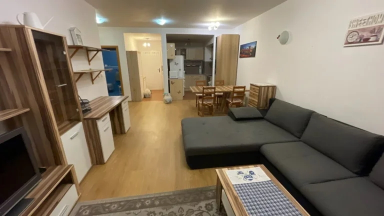 Priestranný 2 izbový byt na začiatku Petržalky