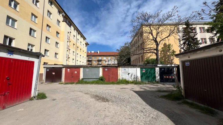Košice-Staré Mesto - Letná, murovaná radová garáž. Lukratívn