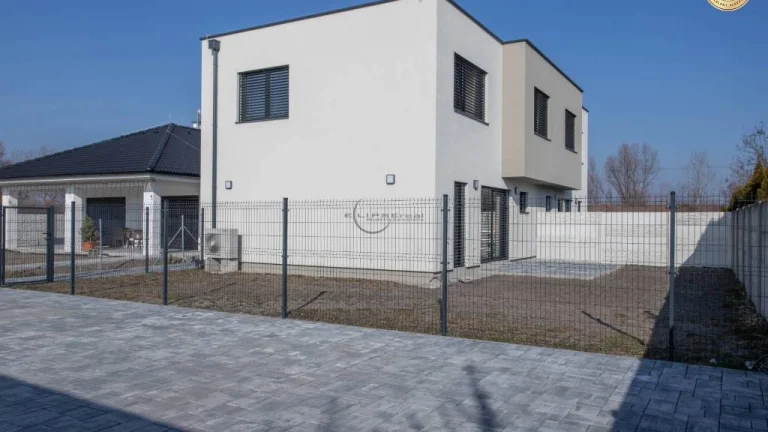 NA PREDAJ NOVOSTAVBA moderný 4-izbový rodinný dom v Zohore