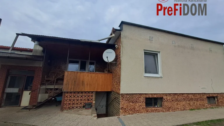 PREDAJ 4 – izbový átriový rodinný dom v meste Šurany.