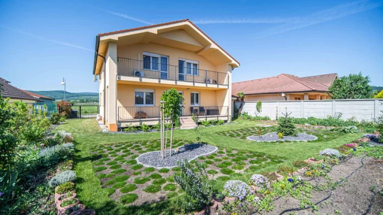 TOREA - RODINNÝ DOM V ŽIADANEJ LOKALITE - E. SUCHOŇA - PEZIN