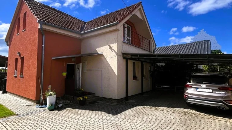 Pekný,podkrovný,zariadený rodinný dom, Levice - Nová Osada