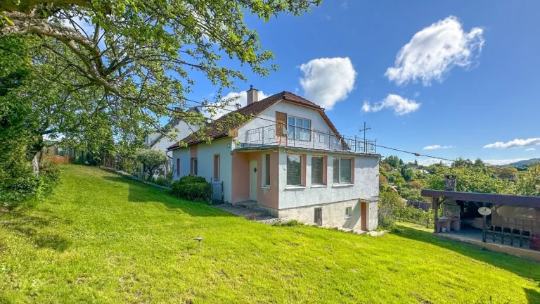 Rodinný dom s altánkom v obci Podhorie (Banská Štiavnica)