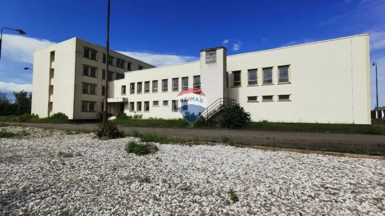 4 podlažná administratívna budova, Vranov nad Topľou