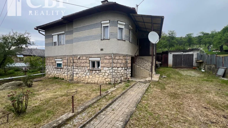 NA PREDAJ Dom v Lipovníku s výhľadmi a rozľahlým pozemkom