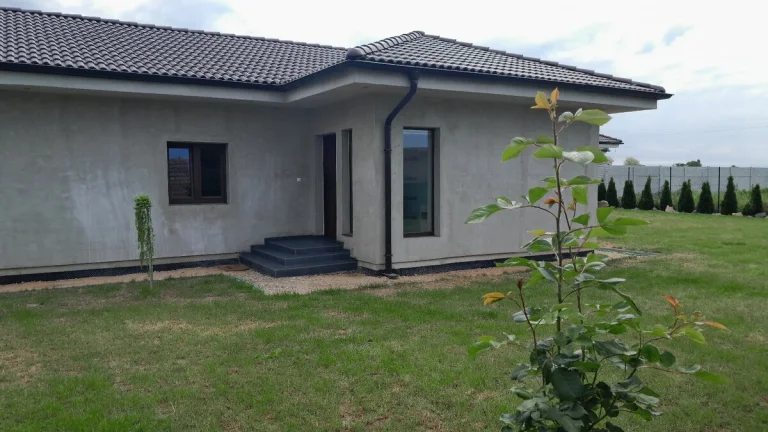 Predaj 3 izbový RD na pozemku 8árov Rastislavice Nové Zámky
