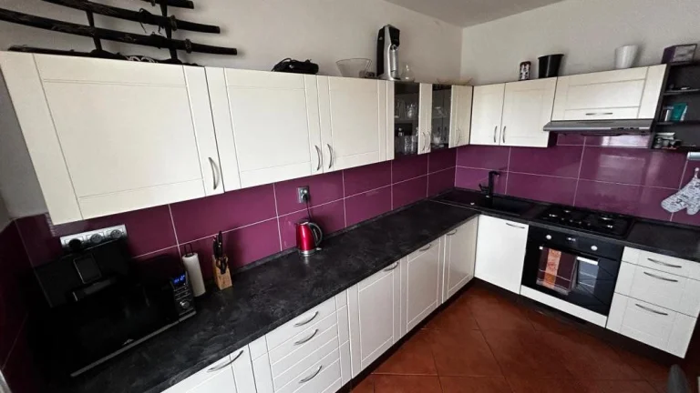 --NAJLACNEJŠÍ-- 3i BYT PO REKONŠTRUKCII, BALKÓN, BREZNO MPČĽ