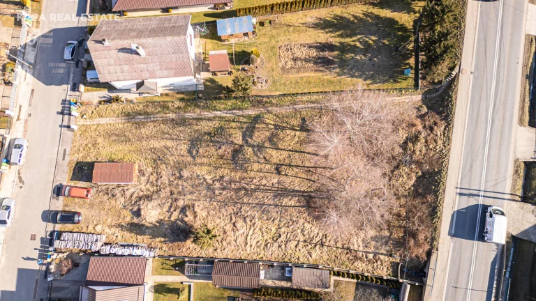 Stavebný pozemok na predaj, plocha 1 228 m², obec Lada