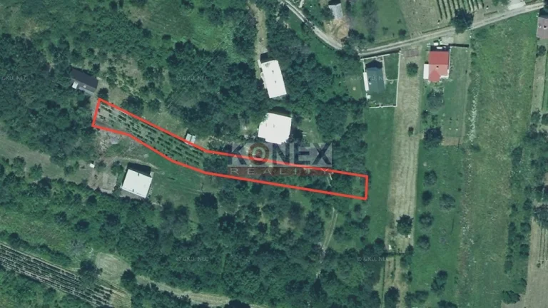Slnečný pozemok v obci Kaluža.